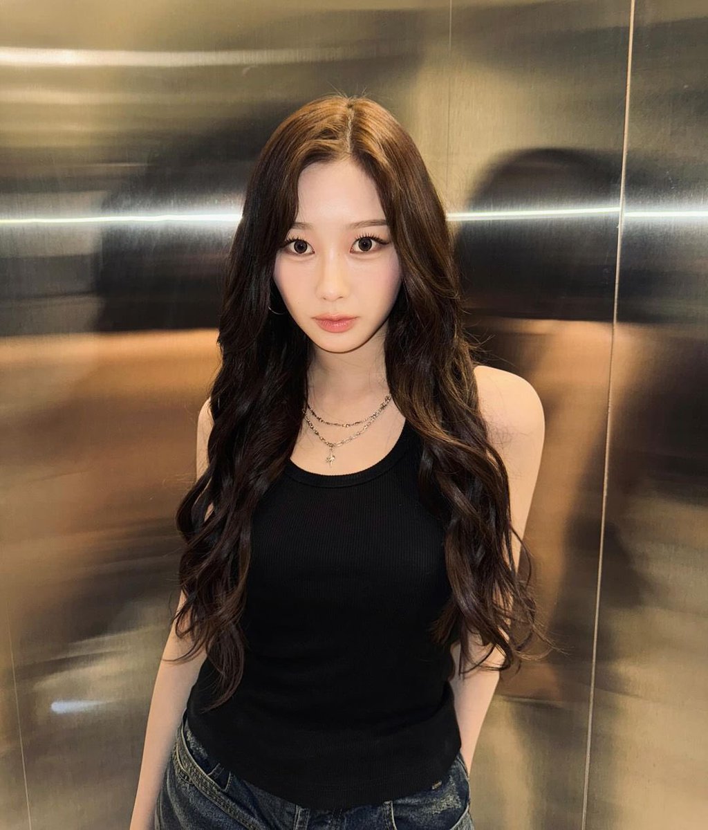 GlSELLEZ's tweet photo. ⠀⠀캐주얼한로 스타일 커버해 너무 멋져요. 여름휴가와 함께 지내는 탱크탑은 매우 안전합니다. 내 모습을 매우 매력적으로 보이게 하고 있는, 아름다운 조명은 매우 기분 좋은 인상을 줍니다. ♡ https://t.co/ilAooad3nf