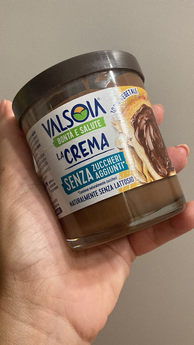 Atrebor78's tweet photo. #robyprovacose 🤭🤭 questa mi piace!!! #valsoia senza olio di palma come invece la Nutella (classica e veg). E senza lattosio e glutine. Profuma di cacao e nocciola. Promossa!!!! https://t.co/6sTOxpFJ6Y