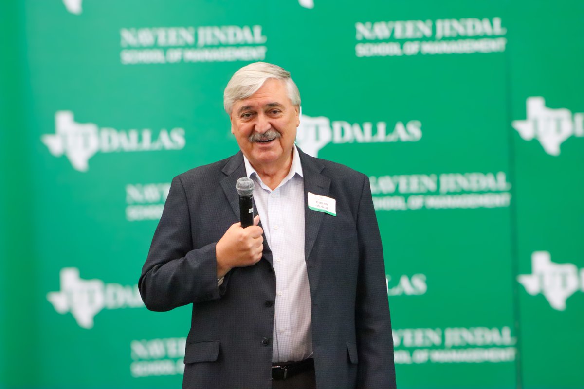 jindal_utdallas's tweet photo. We had a great event welcoming our new PhD students to the JSOM family! #JSOM https://t.co/1EuK8oQJVp