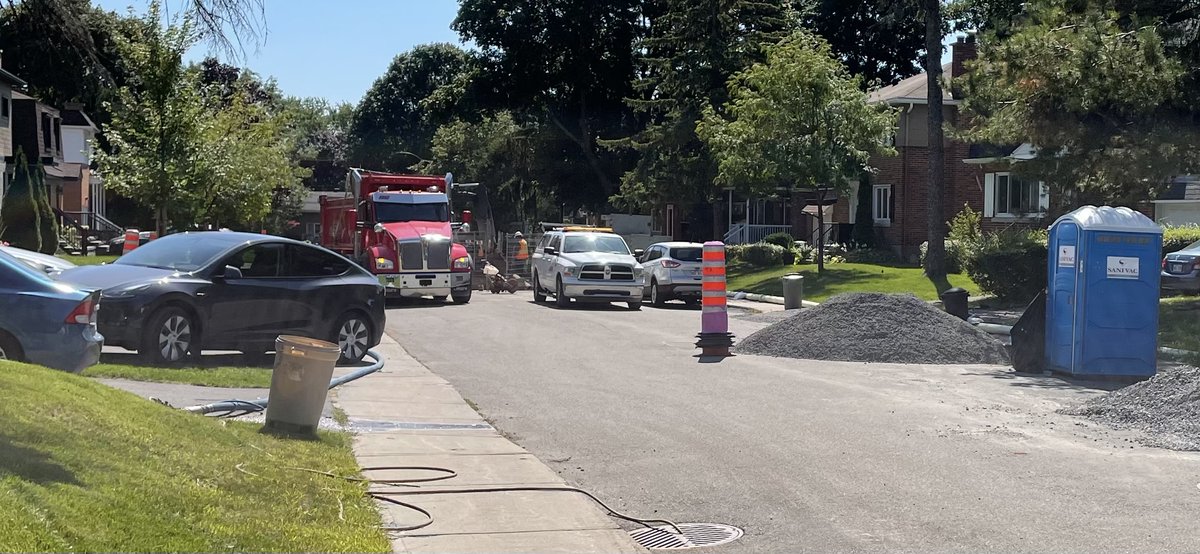 pjpete2's tweet photo. Once these clowns take over your street you're in construction hell for months. #sanexen #arrondissementlachine https://t.co/jCiJLLj2yP