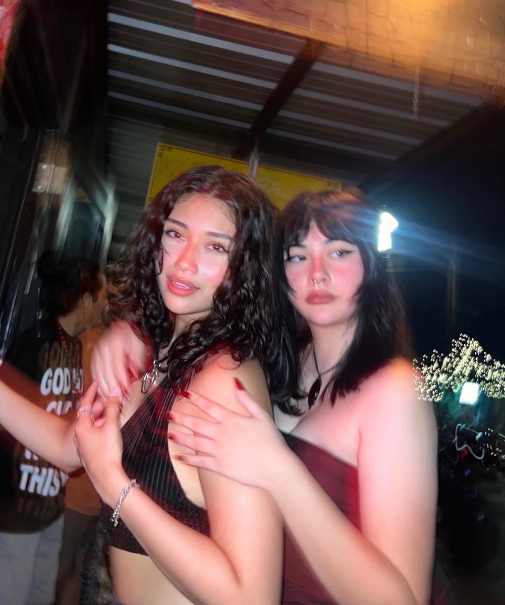 do yall like my curly hair or no? 🥺