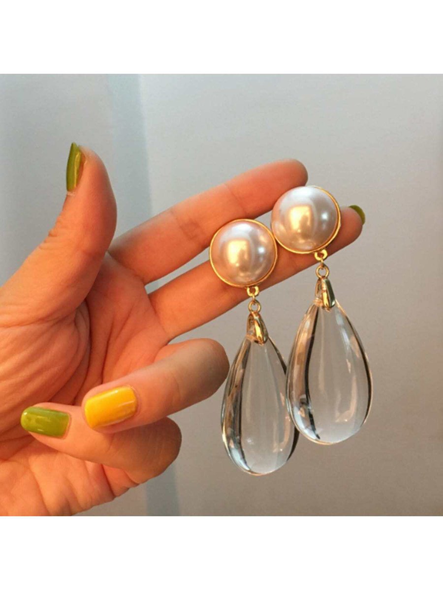 Galeries2Koly's tweet photo. Ajoutez une touche de magie à votre look avec nos nouvelles boucles fantaisistes ✨ Des designs uniques qui subliment chaque tenue
Prix unique de 2500f 

#Bijoux #StyleUnique #ModeTendance https://t.co/zQrkI83Tun
