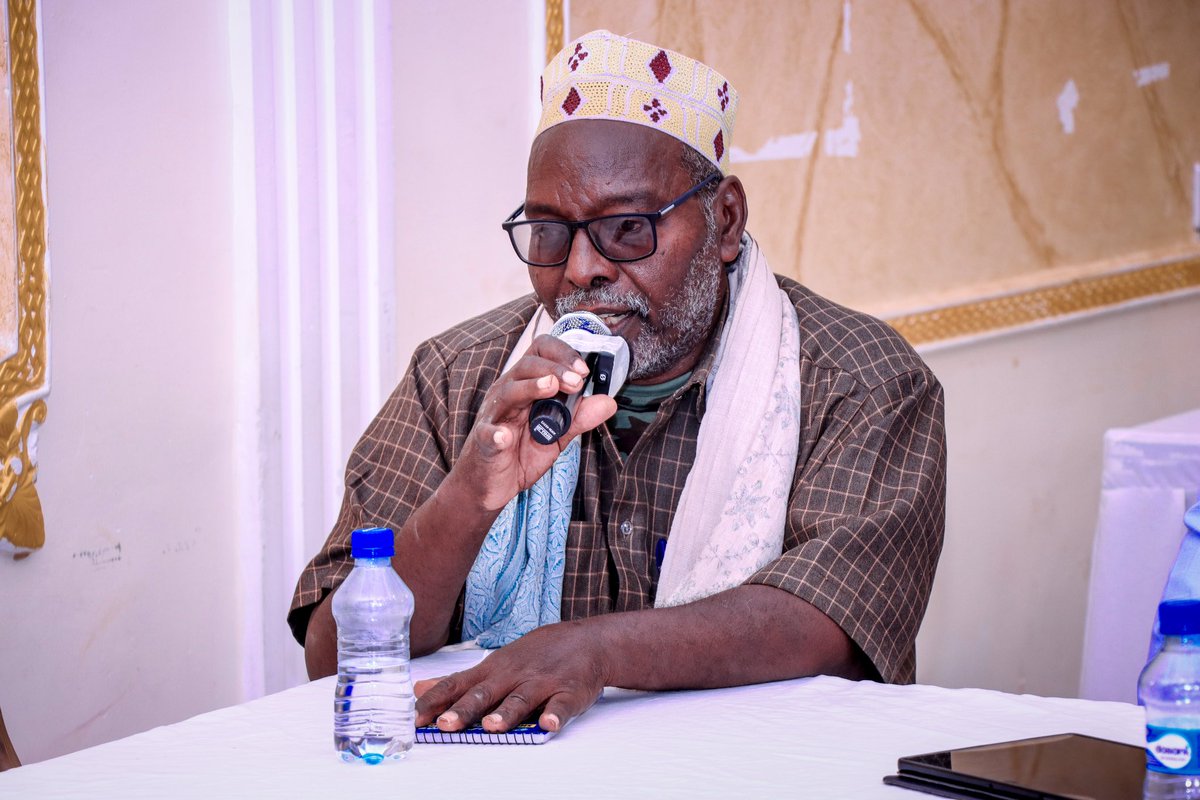HIPSINSTITUTE's tweet photo. Somalis are widely known as a nation of poets. In this spirit, the Heritage Institute for Policy Studies, in partnership with the Galmudug Center for Research and Dialogue, held a youth workshop today in Galmudug, focused on promoting a culture of peace through poetry. 

The workshop highlighted the vital role of poetry in fostering peace, reconciliation, and conflict prevention. It also provided young people with a platform to showcase their poetic talents and theatrical performances, aiming to strengthen community dialogue, peace, and social harmony.

The Director General of the Ministry of Youth and Sports of Galmudug State delivered the opening remarks, followed by poetry recitations and a concert. Participants proposed several recommendations to enhance future peace-oriented poetry events, emphasizing the importance of extending these efforts to rural areas, where most violent conflicts occur, particularly in Galmudug.