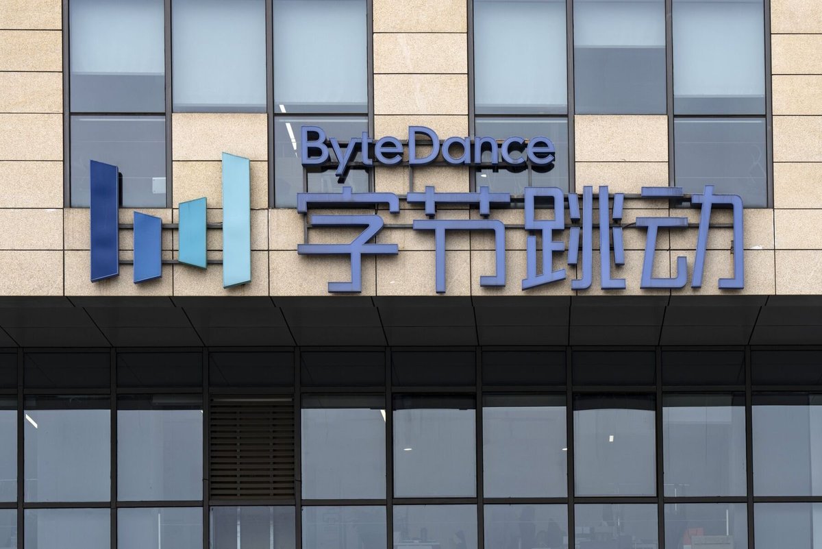 金融科普】【“绿鞋机制”】 绿鞋（Greenshoe），也称绿鞋机制或绿鞋期权，是首次公开募股（IPO）招股说明书中的一项特殊条款，指允许承销商向投资者出售比发行人原计划更多的股票，在法律上被称为“超额配售权”。  对于中文世界的人，知道“绿鞋”是港股IPO火爆，无数中国企业 ...