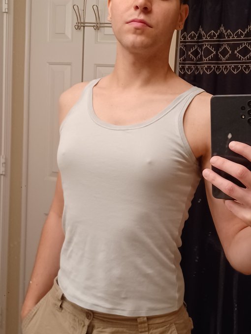 I never imagined my titties would be this big after only 1.5 years of hrt 🙌 https://t.co/BXNkdXndxw