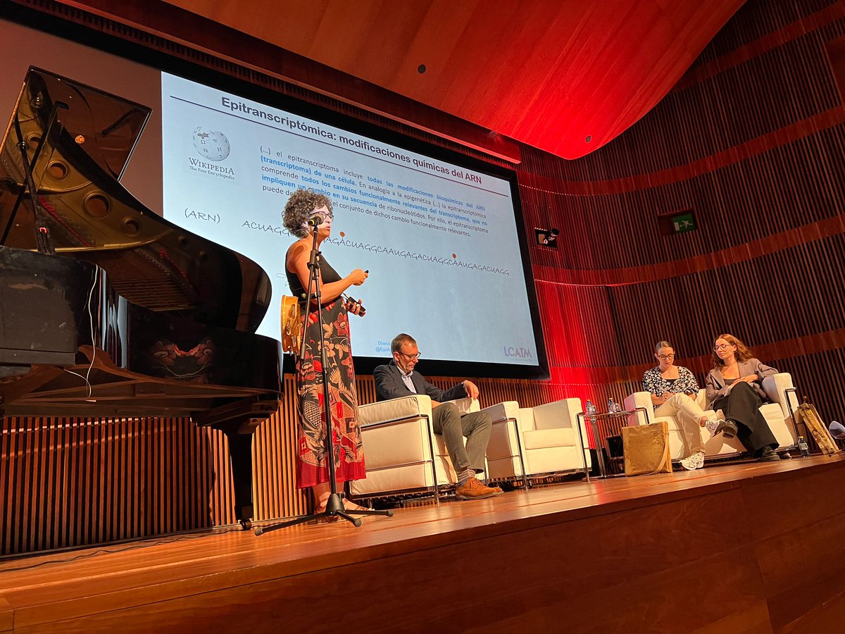 Diana Guallar <a href="/EpiAgeing_lab/">Diana Guallar</a> de <a href="/cimususc/">CiMUS</a> en <a href="/Afundacion_org/">Afundación</a> explicando qué hacen en su laboratorio, investigan sobre ARN

#46congresoSEBBM <a href="/LCATMon/">LaCiènciaAlTeuMón</a>