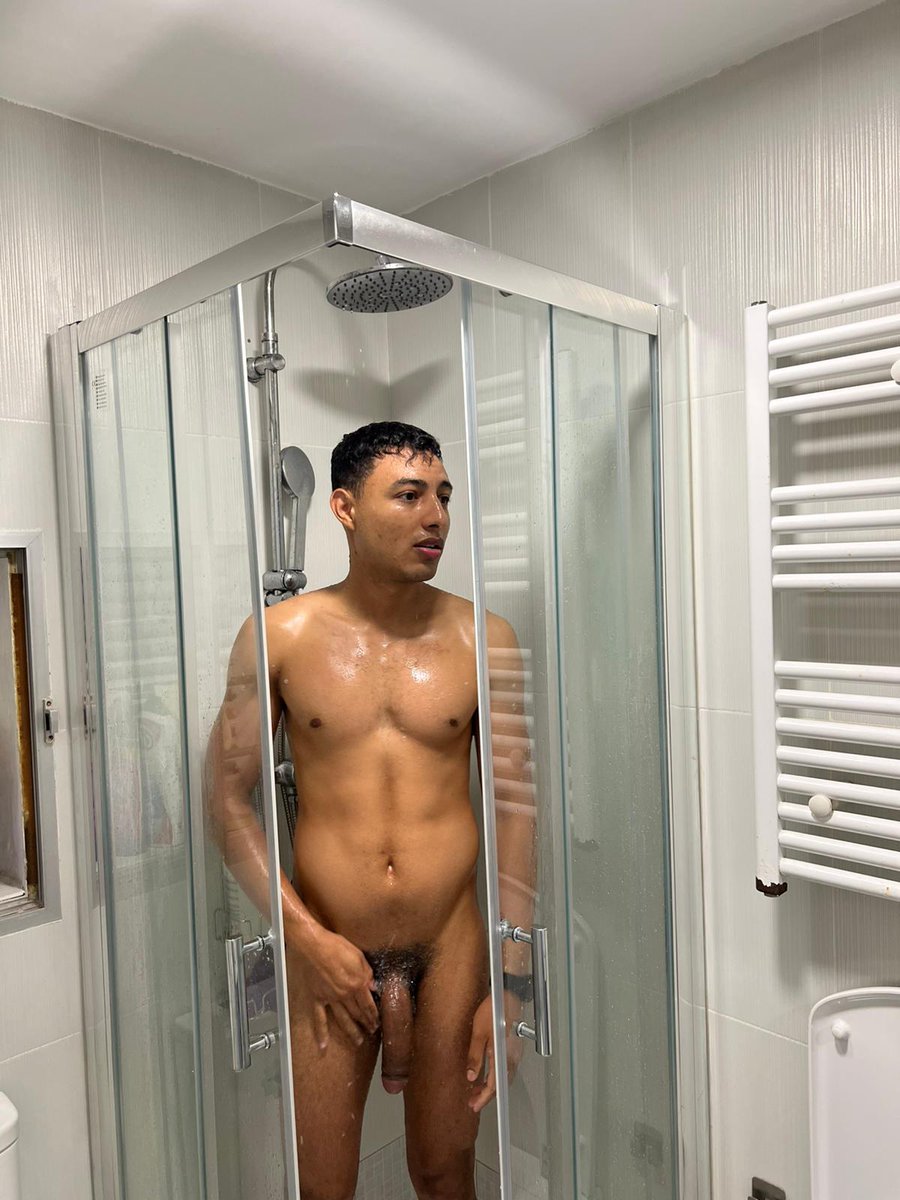 Cuando te estas duchando y vienen a tomarte una foto 🫣