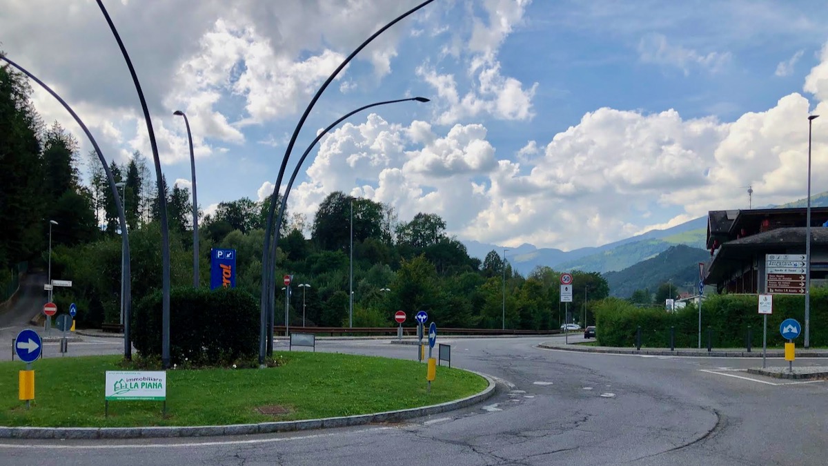 MyValleyIt's tweet photo. Nuovi asfalti a Clusone, chiusure notturne per alcune strade https://t.co/X9Qpt4yZ2c https://t.co/P23ScNRmZj