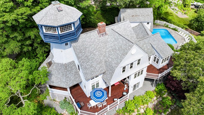 This $2.2 Million Massachusetts Home Is Where Walt Disney Reportedly Wrote ‘Fantasia’ dlvr.it/TCqJXn