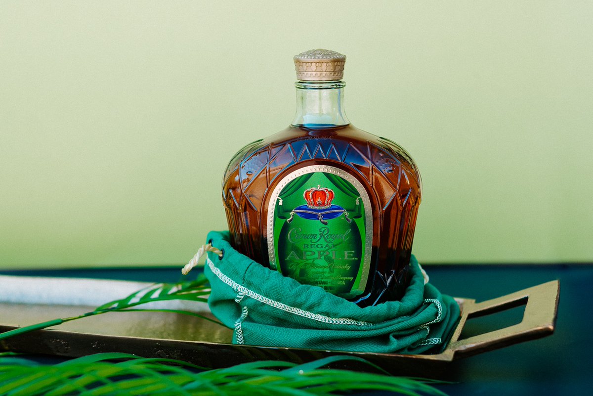 TennesseeCrown_'s tweet image. Hand-selected premium whisky from @crownroyal infused with Regal Gala Apple flavors. 🍎🍏 Perfect balance, crisp apple, and a hint of sweetness. Add to your favorite sparkling cider for a cheeky lil kick! 

#applewhisky #spikedcider #cheekykick #gala #orchardinyourmouth