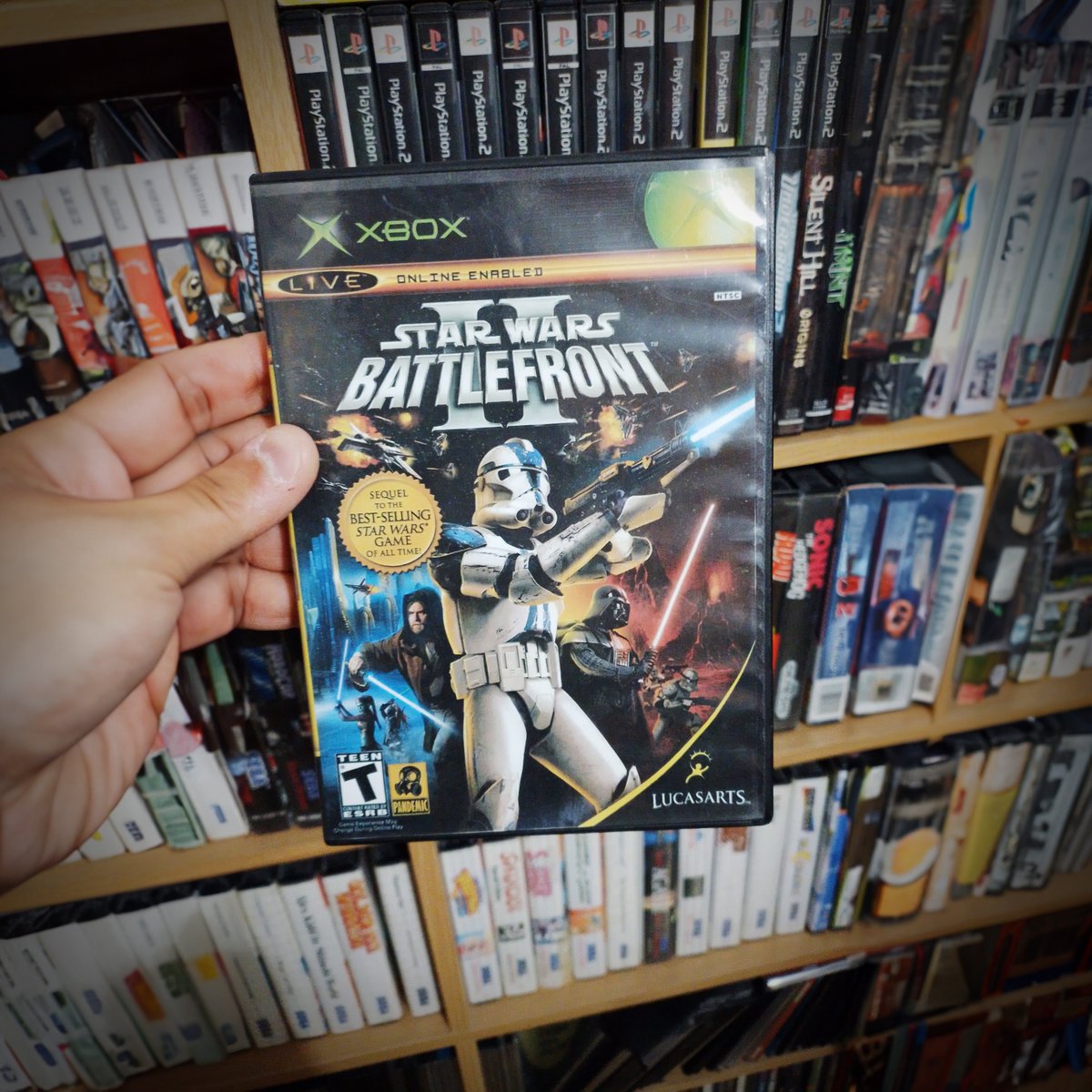 MFarras27's tweet photo. #StarWars #BattlefrontII clásico lanzado en 2004 para para la primer #Xbox . Lamentblemente cuando llegó a mis manos ya no era posible jugarse #online pero en la versión lanzada para la #playstation2 pude jugar en linea. Un juegazo que recomiendo y mas si eres amante de la saga. https://t.co/Oaql1uFxKQ