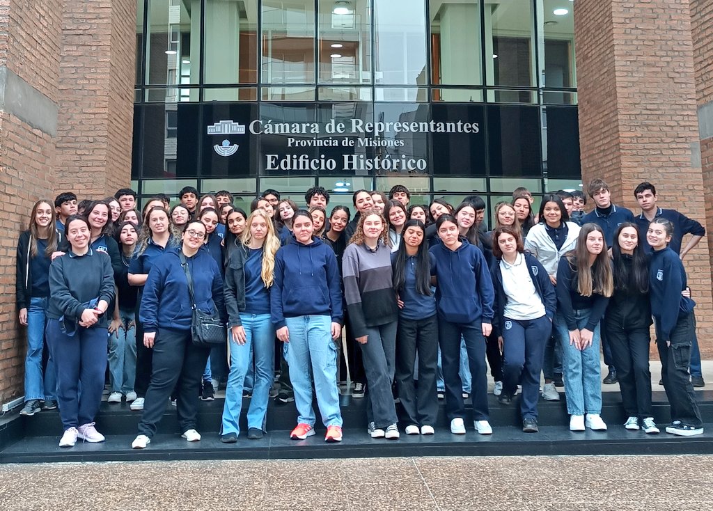EmbajadorLegisM's tweet photo. ¡Los futuros #Legisladores de #Misiones nos visitaron hoy!👏🏼

Los chicos del I.S.A.M (de Puerto Rico) fueron la segunda visita del día 😃

Nos contagiaron con su buena energía y nos hicieron muuchas preguntas 😂
¡Gracias por venir y participar con tanto entusiasmo!
@herrerayflia https://t.co/Xw3avuRxX9