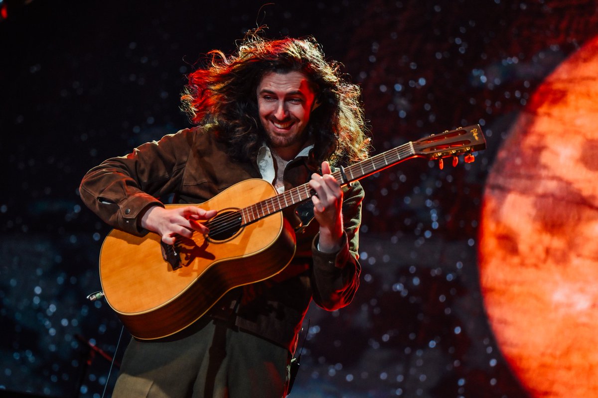 Hozier's tweet photo. Idaho, Thank you 🖤

📸 @ruthlessimagery https://t.co/9fOTeBxUfL