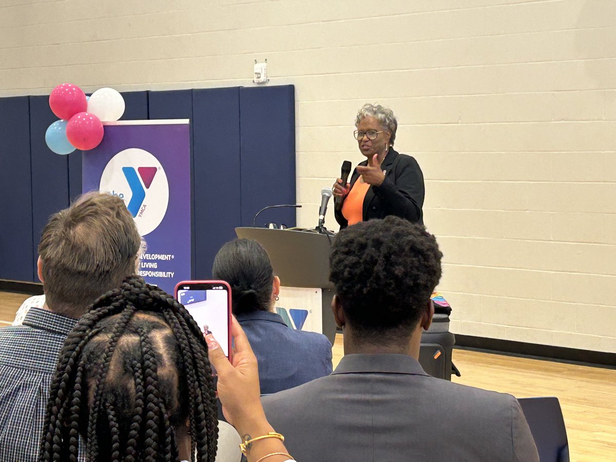 pkeckreporter's tweet photo. Downtown YMCA gymnasium dedicated to @VoteforDoris today in Springfield. https://t.co/qSBOiST75p