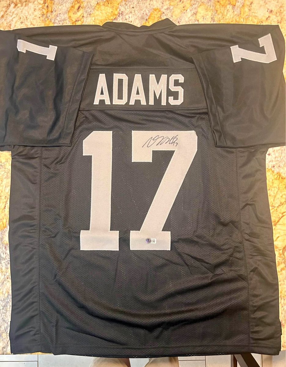 aaronddiaz's tweet photo. @tae15adams is this really your signature?? https://t.co/7EVEyaoa7T