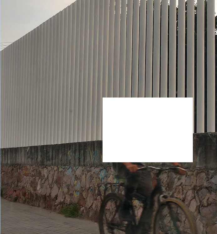 PadreYermo's tweet photo. @bicitografo @movilidad_leon @Implan_Leon #NoEsNormal #NoNormalices que nuestras banquetas  sean seguras y accesibles para todos.  Las banquetas no son diseñadas para peatones ya que las bicicletas circulan sobre ellas y no cumplen con la Ley General de Movilidad y Seguridad Vial. https://t.co/yHkmzxb3oT