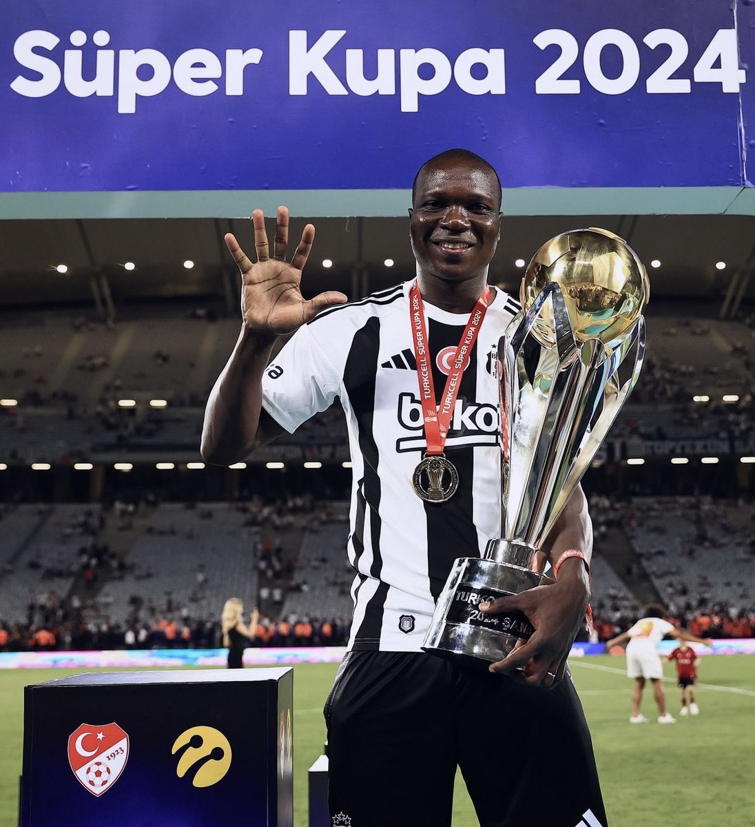 sercan_dikme's tweet photo. Beşiktaş Aboubakar’la sözleşme fesih için karşılıklı anlaşma sağladı. Aboubakar 1 senelik Hatayspor’a gidiyor! @SportsDigitale https://t.co/ZJNmcm5yn2