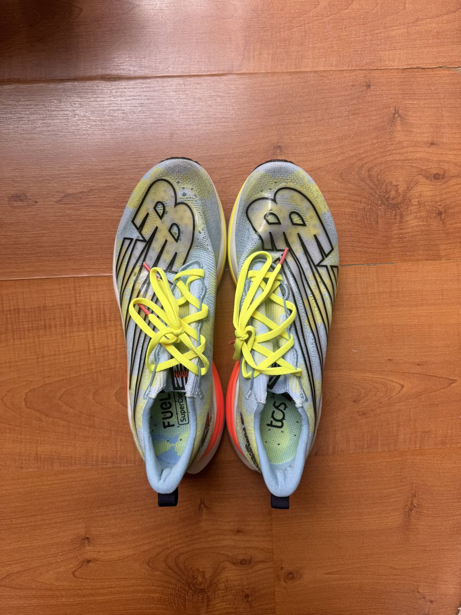 Como saben, cada cierto tiempo vendo a precios accesibles los tenis que usé muy poco o casi nada. Con la venta ayudo a asociaciones que rescatan a perros de la calle. Algunos son talla 26, 26.5 y 27 mexicano.