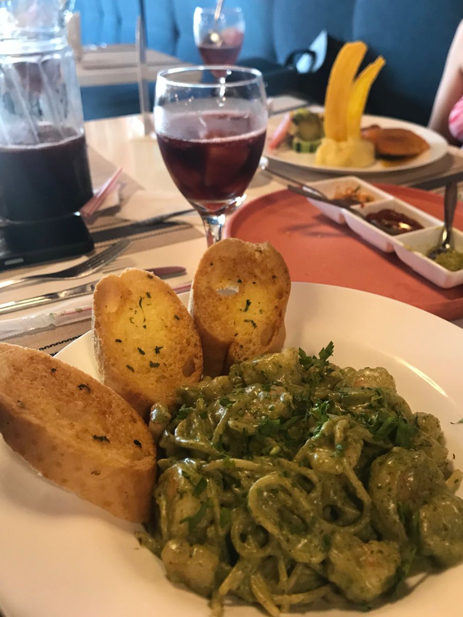 CountyLeia's tweet photo. Do you like pasta with shrimp? I LOVE IT  😋😋😋😋 https://t.co/HvMyC9AOFl