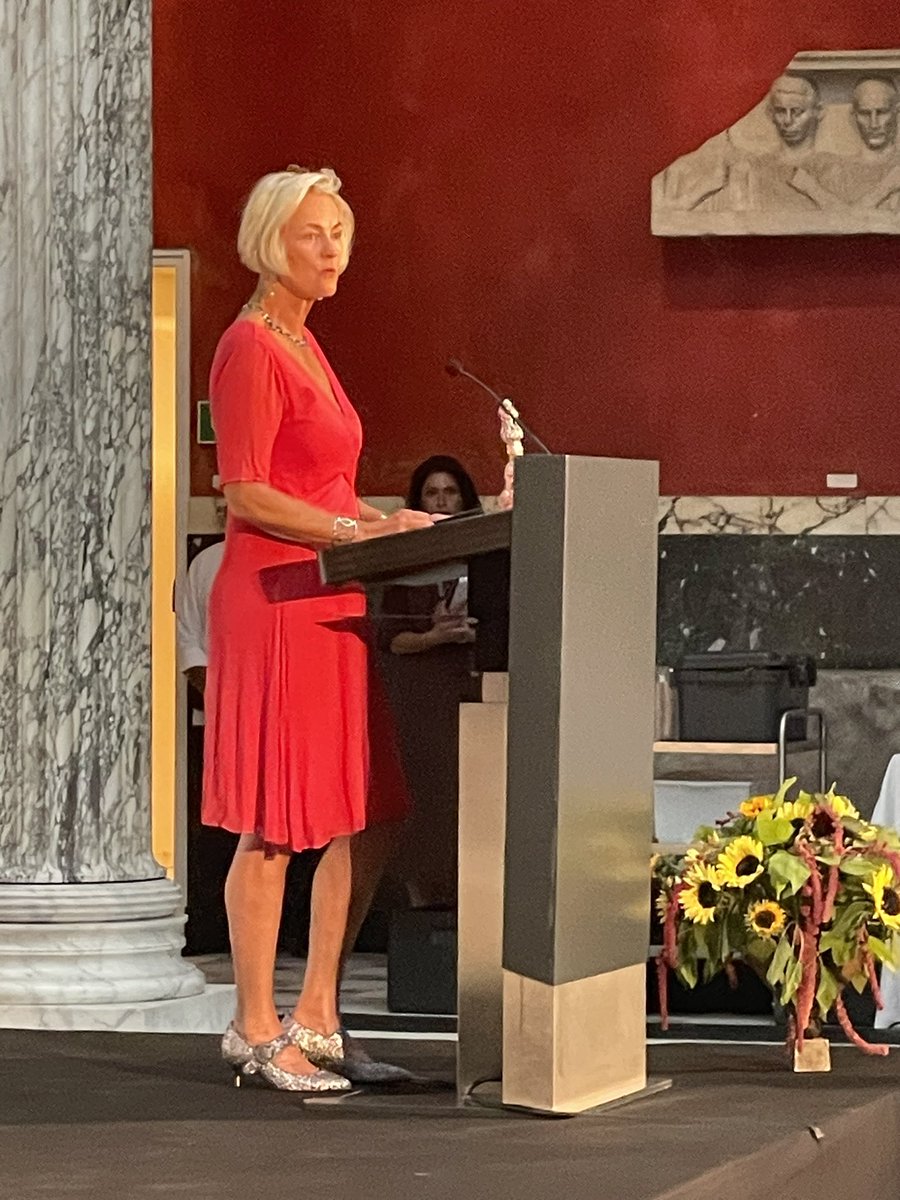 Jeg ønsker #dkpol visioner på den lange bane for #dkforsk. En langsigtet, ambitiøs national forskningsstrategi i samarbejde med uni'erne. Og også gerne fondene. En strategi som også anerkender diversiteten i den danske fondsverden #CFforskpris