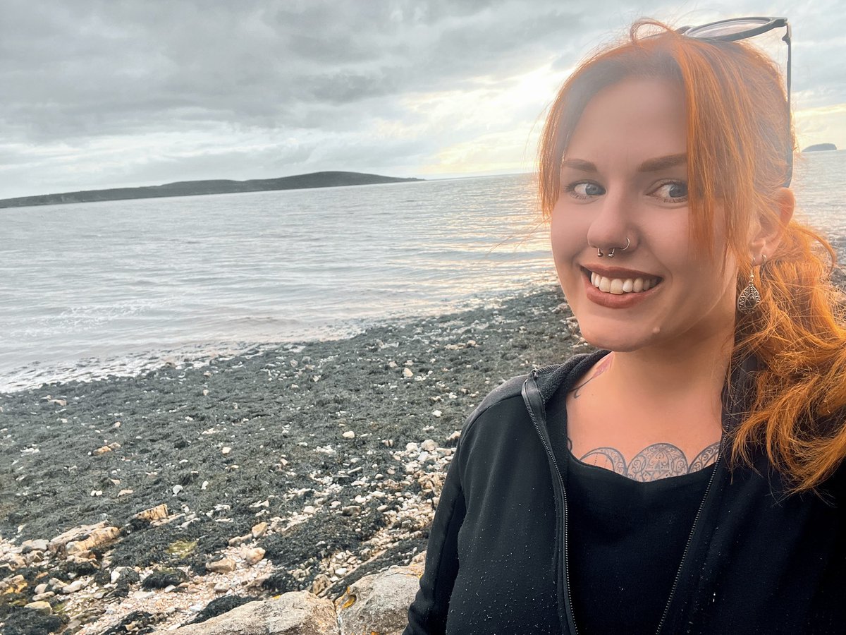 TurningOfPages's tweet image. I got out of the house today!! 

#SeaBreeze #Rocks #Cliffs #Ocean #Adventure #Coastline