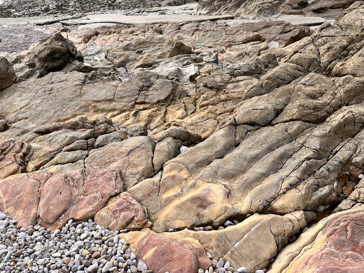 TurningOfPages's tweet image. I got out of the house today!! 

#SeaBreeze #Rocks #Cliffs #Ocean #Adventure #Coastline