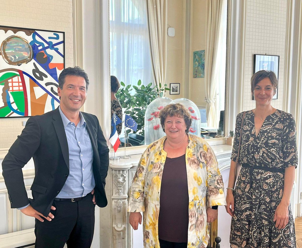 Échanges avec Mme <a href="/BrigitteFoure/">Brigitte Fouré</a>, Maire de la ville d’@Amiens, sur nos projets pour renforcer l’excellence académique de l’<a href="/UPJV_Univ/">Université de Picardie Jules Verne</a>, assurer une formation optimale à ses étudiants, et favoriser de meilleures conditions de travail pour l’ensemble de ses personnels.