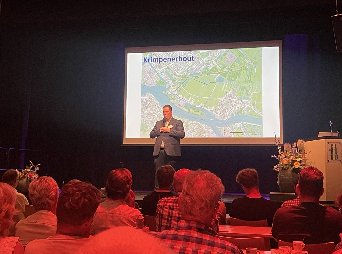 Informatiebijeenkomst voor omwonenden en grondeigenaren van het zoekgebied 'Krimpenerhout' voor zonnevelden. Veel sentiment en kritische vragen/reacties.