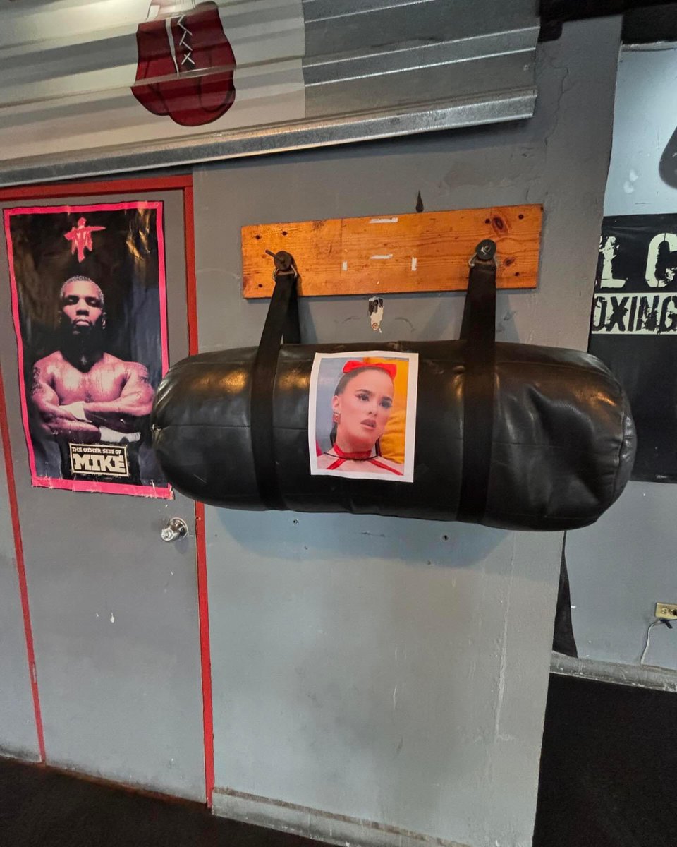 madspinkis's tweet photo. El club Boxing Gym, esta escuela de boxeo ubicada en Monterrey, que se presenta como un lugar 100% familiar y abierto a niños y niñas, tristemente promueve la violencia hacia las mujeres en lugar de inculcar los valores deportivos que debería.

 #LaCasaDeLosFamososMX https://t.co/QzXcJHMWaq