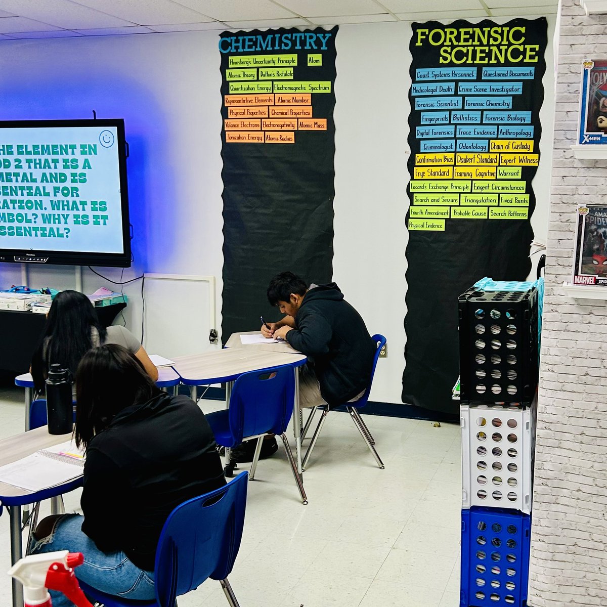 “Never trust atoms; they make up everything.” Students had fun learning about the #AtomicTheory and its founders. ⚛️ #SEHSTheBest #InIt2WinIt #DoYouEvenScienceBro #ScienceWithMrA