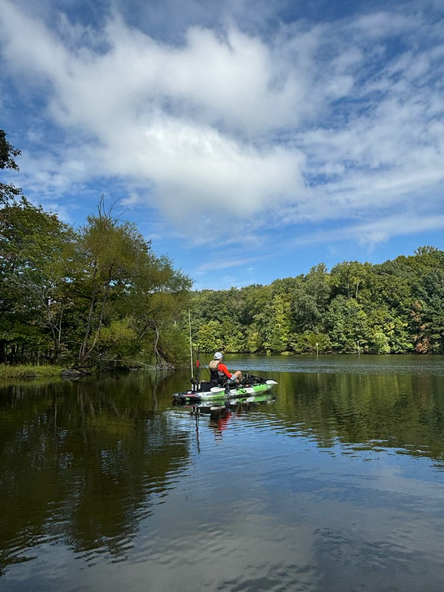 miacalva's tweet image. My Jackson Kayak #BiteFD is at one with its surroundings. The boat’s colors blend in with the trees and sky, shadows and light. A seamless fit with its place - that’s one of the many reasons I love fishing from it.

#jacksonkayak #jacksonBiteFD #JacksonKayakFishing #JacksonBite