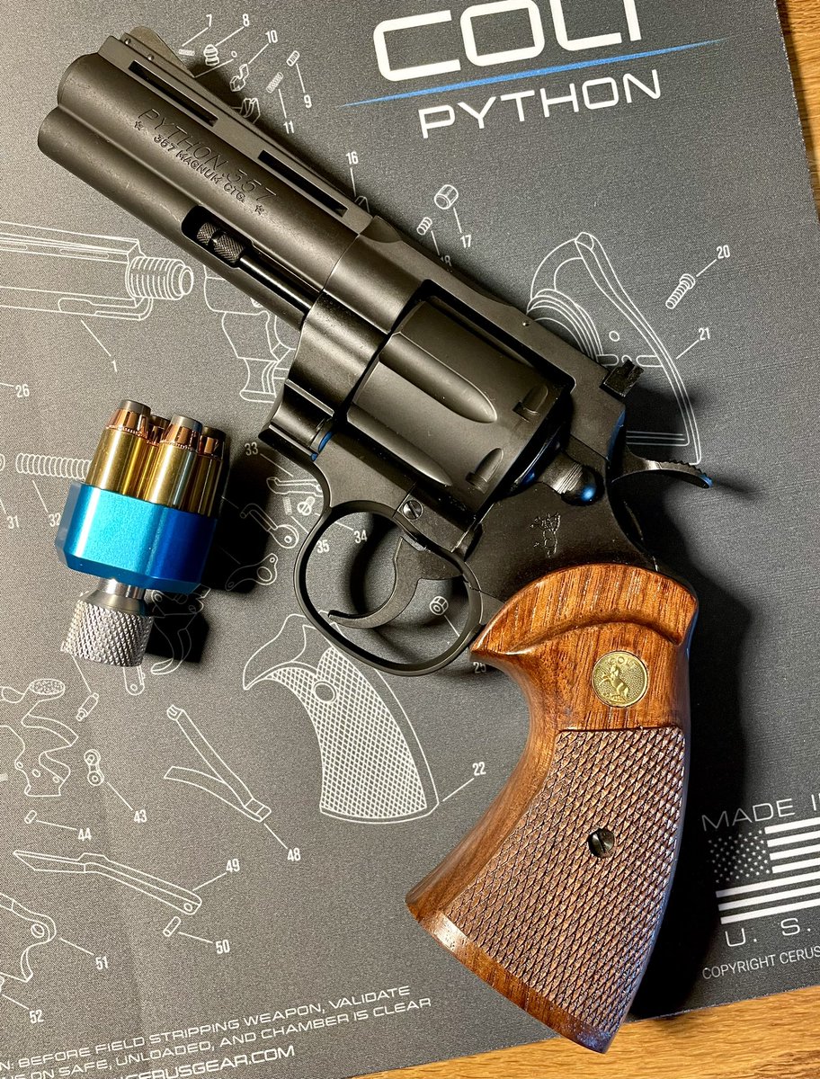 KaoMocha's tweet image. #coltpython 
#cerus 
#pachmayr 
#タナカワークス 
#モデルガン 
#木グリ