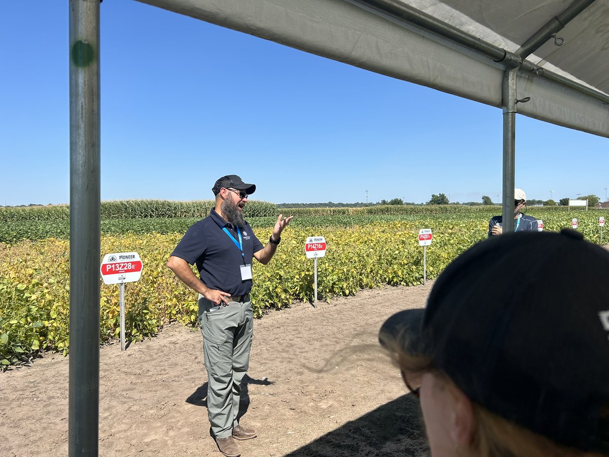 Dr. Elizabeth Lee 🇨🇦🇺🇸🌹🌽🎾🐝 (@maize_canada) on Twitter photo Midwest Tour Day 11…. 2nd stop was Corteva’s headquarters in Johnston…. After a great lunch, we toured the mind boggling greenhouse, the marker lab, and the field/demo plots…. The two stop really did compliment each other…. <a href="/OACAggies/">OACStudentFederation</a> <a href="/OACAlumni/">OAC Alumni Assoc</a> <a href="/aacorrendo/">Adrian Correndo</a> Midwest Tour Day 11…. 2nd stop was Corteva’s headquarters in Johnston…. After a great lunch, we toured the mind boggling greenhouse, the marker lab, and the field/demo plots…. The two stop really did compliment each other…. <a href="/OACAggies/">OACStudentFederation</a> <a href="/OACAlumni/">OAC Alumni Assoc</a> <a href="/aacorrendo/">Adrian Correndo</a>