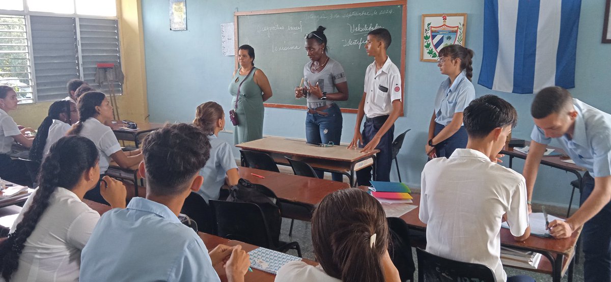 📝 Junto a la Subdirectora de Trabajo Educativo, ⚛️ <a href="/ipvcecmsubdirla/">Yolaine Alfonso Subdir Trabajo Educativo IPVCECM</a>, el Secretariado de la FEEM 🇨🇺 de nuestro centro estuvo de recorrido por las aulas para chequear la organización de las mismas ✅, la limpieza 🧽, así como otros aspectos que próximamente serán evaluados.