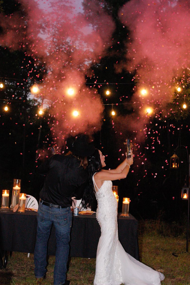 KBOnTheRadio's tweet image. Surprise!!! We’re having a baby girl💕 🎀