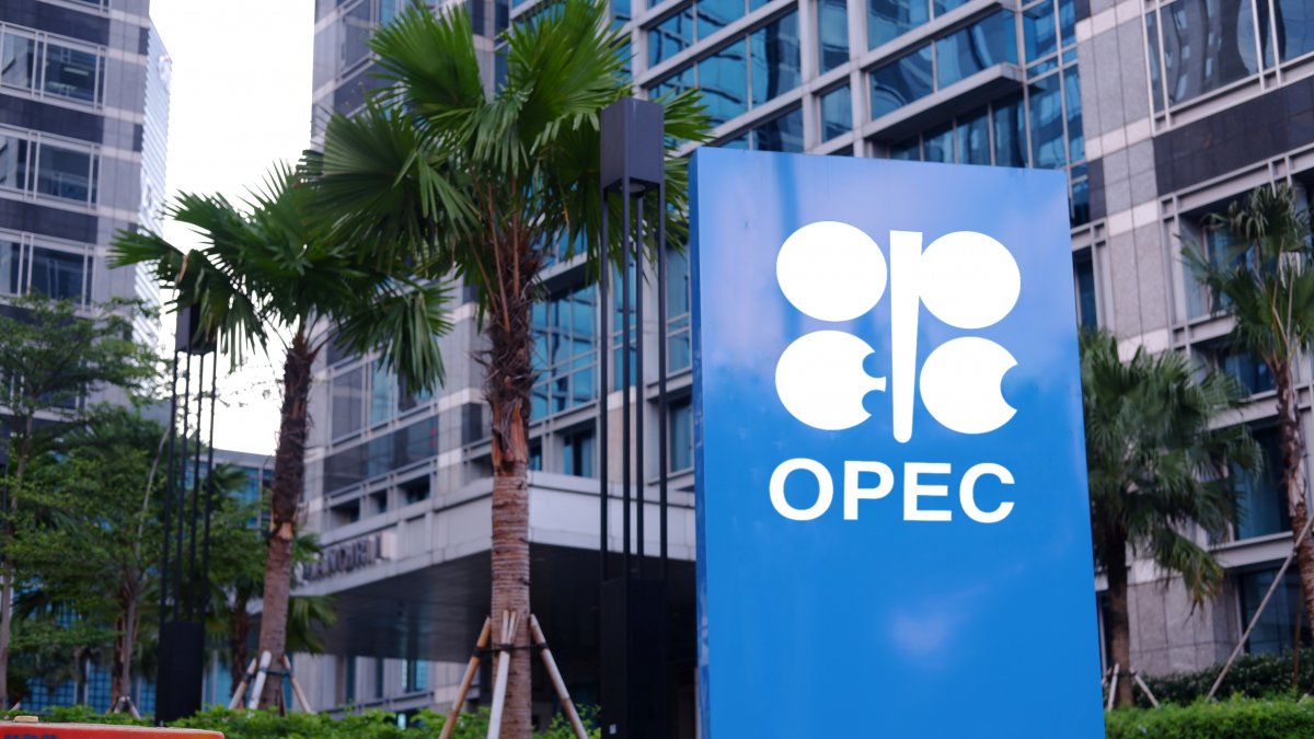 Opec+ sagt Erhöhung der Ölförderung ab. Was passiert im Herbst und Winter? dlvr.it/TCqrWt