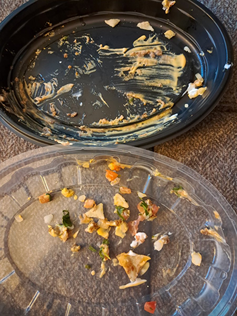 ogwnostalgia's tweet photo. Yo, @tacobell, can you explain why multiple times now my husband and I have ordered items that are supposed to have tomatoes on them, but received pico instead? It really sucks to get home and have to pick onions out of food that was never supposed to have them. https://t.co/ZZPvsWCiHF