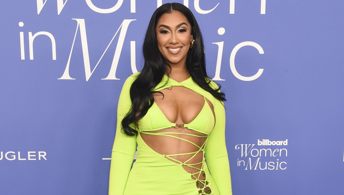 Sun’s Out, R&amp;Buns Out: Queen Naija Applies Pool Day Pressure With Double Cheeked Up Thirst Traps Ahead Of New Single, BBLows Up Internet bit.ly/3Mv0Sul