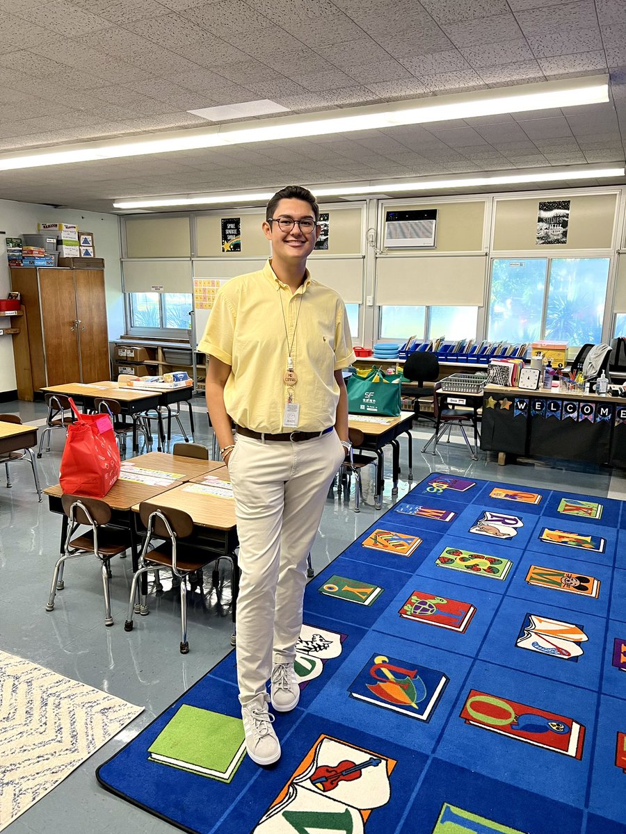 dconnelledu's tweet photo. Happy First Day of School! I am SO excited to begin my first year of teaching as a first grade teacher this year!! I cannot wait to see what this year brings! ✏️🍎📚 https://t.co/mHHgGk8NuZ