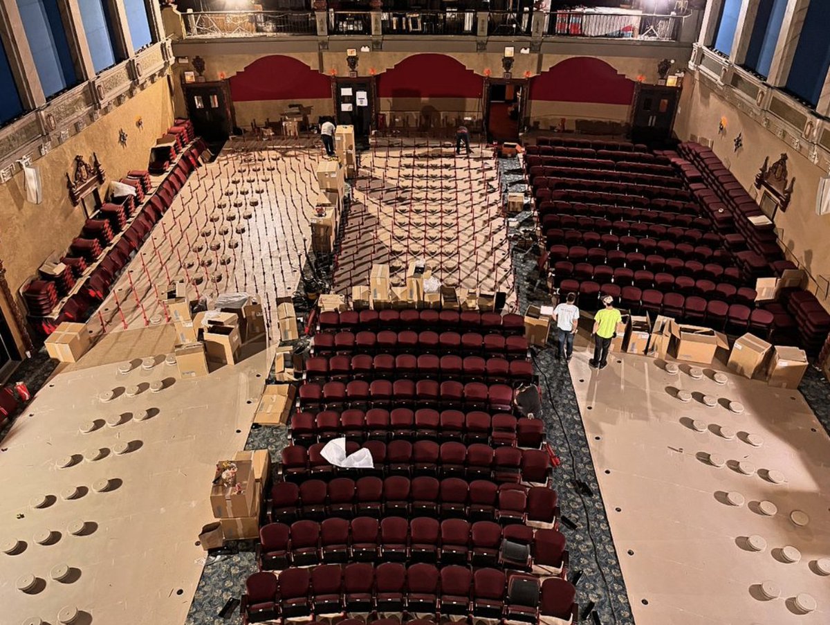 🎶Whooooaaaaa
We're halfway there
Whoa-ooaa
Installing New Chairs!🎶