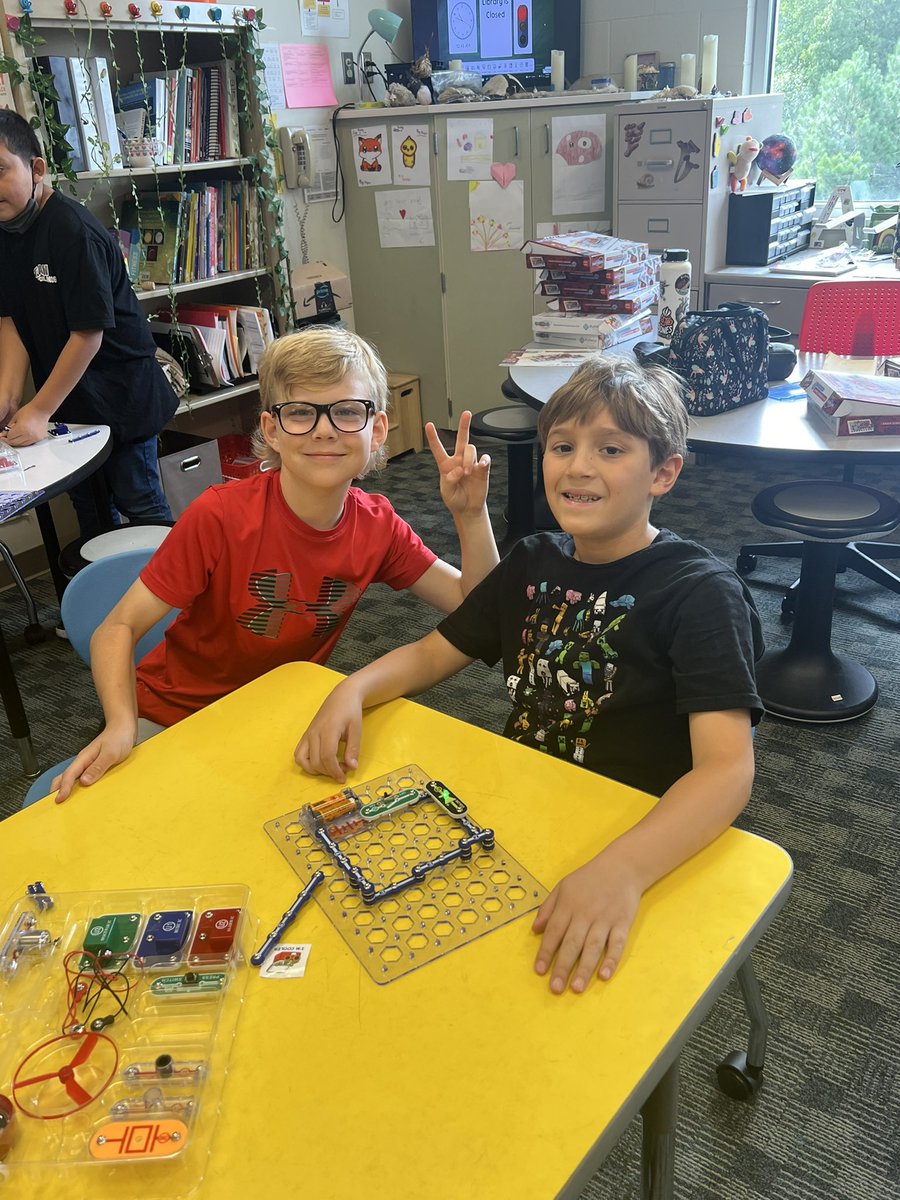 lmespattison's tweet image. Learning about Forms of Energy @lakemyra #handsonlearning #electricity @SnapCircuits