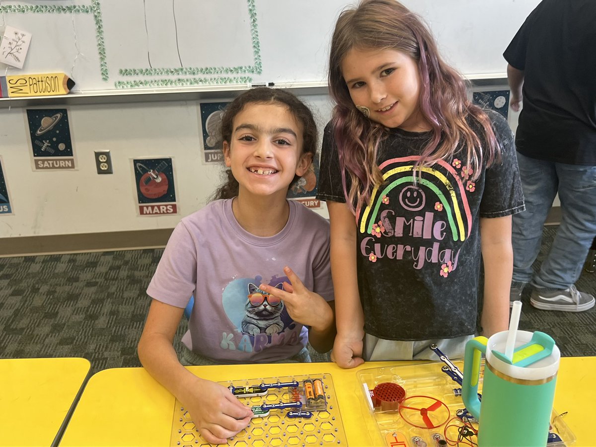 lmespattison's tweet image. Learning about Forms of Energy @lakemyra #handsonlearning #electricity @SnapCircuits