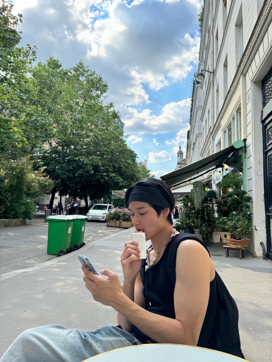 dailyljy's tweet photo. 240905 🐱💬 [4:41am kst]

juyeon sent photos from paris https://t.co/nDuO4HiOoy
