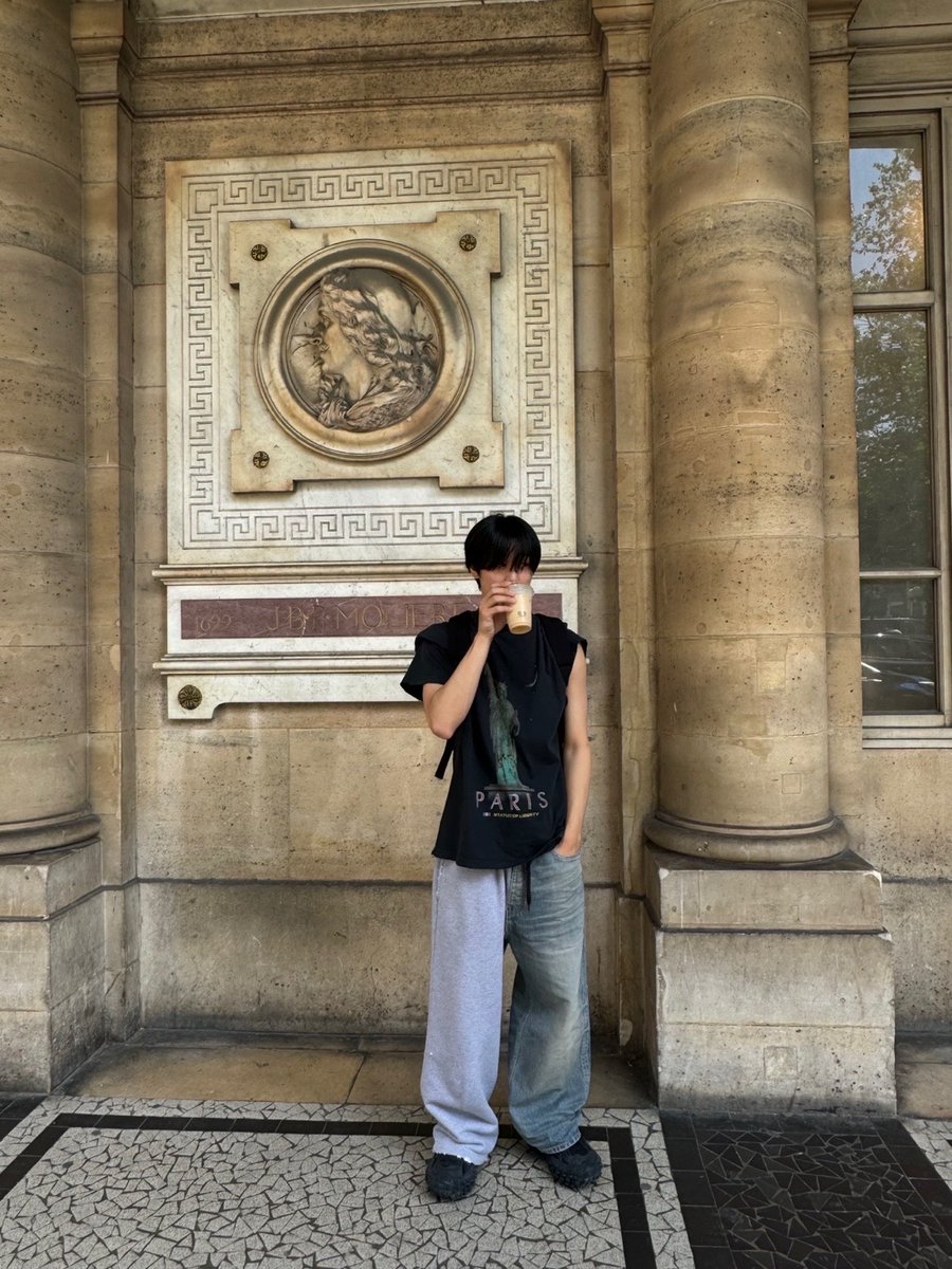 dailyljy's tweet photo. 240905 🐱💬 [4:41am kst]

juyeon sent photos from paris https://t.co/nDuO4HiOoy