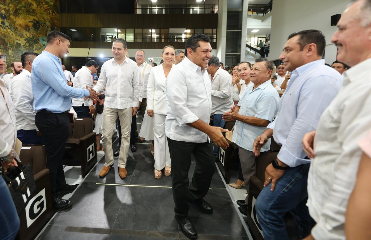 TabascoJavier's tweet image. Acompañamos a las diputadas y diputados en la instalación de la LXV Legislatura; vamos a trabajar con pleno respeto a la división de poderes pero siempre pensando en el pueblo de Tabasco. Gracias al presidente de la Junta de Coordinación Politica @JORGEBRACA por el recibimiento.