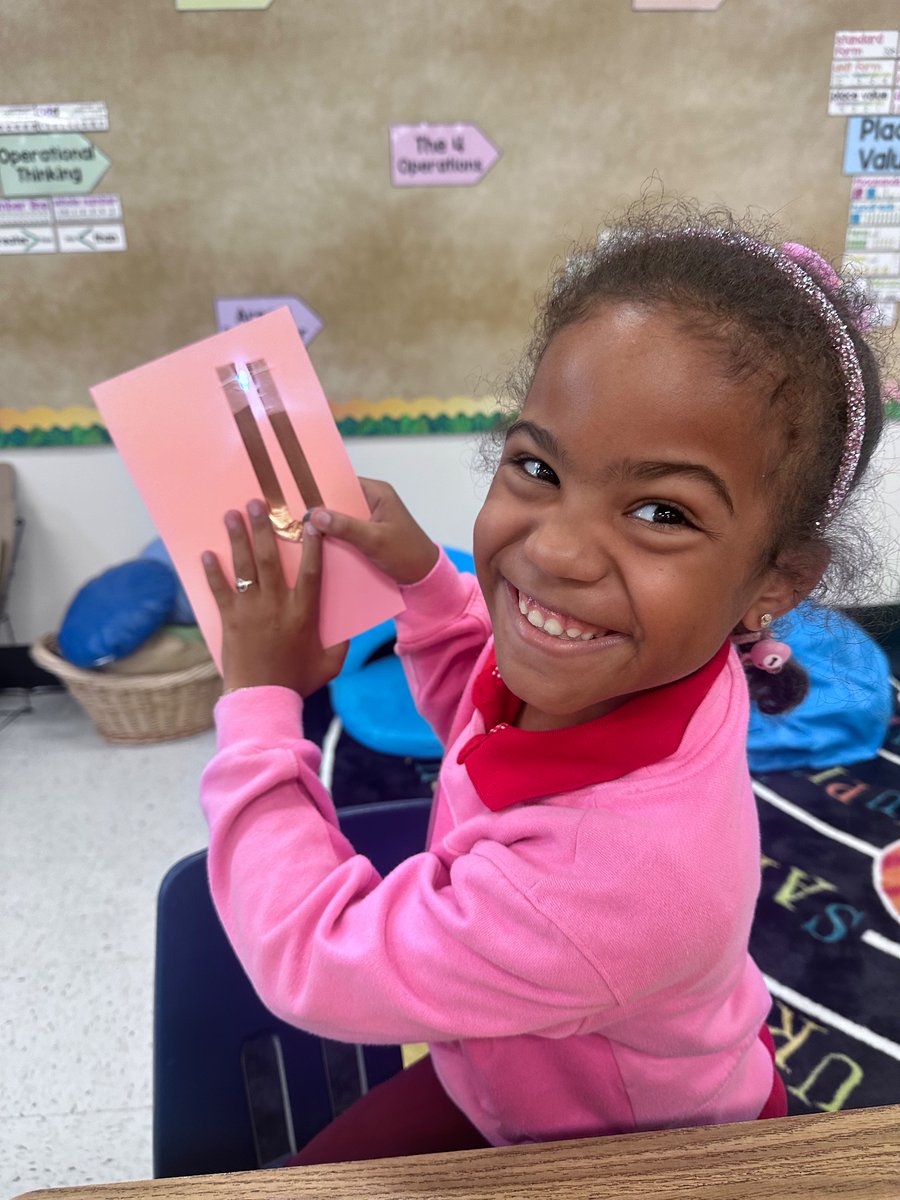 CarlyNalepa's tweet photo. Day 2 ! ELECTRICAL ENERGY! We used a battery to create a flow of energy to make the light bulb light up! It was awesome to see SS work together and problem solve based on what we’ve learned about electrical energy. @MorganWoodsES @HCPSElemScience https://t.co/1ylsqwMGdz