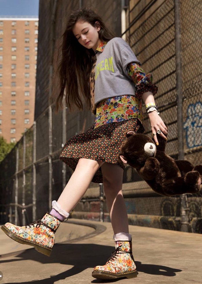 концепции школьной формы и детской невинности устарели.

в игрушках легче всего заимствовать реактивы, а в цветном иногда приятнее ходить.