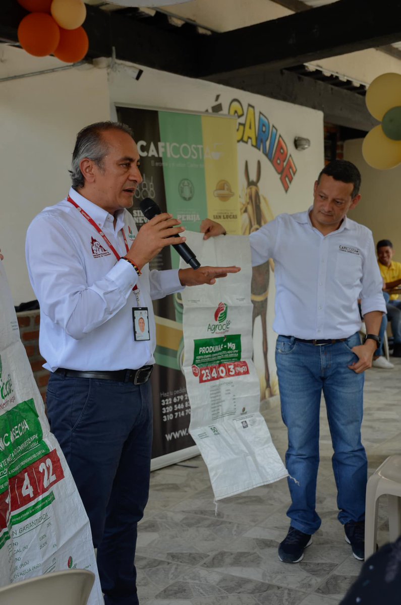 Caficosta más cerca de sus Asociados
Hoy estuvimos en el corregimiento de Minca, en compañía del @Bancoagrario, <a href="/Agrocafe1/">Cesar Cadavid Gerente Agrocafé</a>  y Servicio de Extensión brindando información esencial a nuestros asociados sobre su Cooperativa y de los beneficios que pueden obtener de nuestros aliados