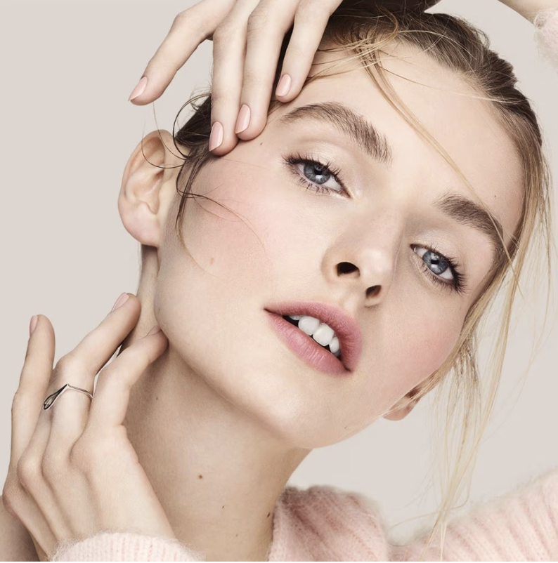 RodanFieldsHQ's tweet image. Get ready to blink twice! 👀✨ With these pro tips, your natural lashes will look so long you won’t miss extensions at all. Discover how to achieve lush, healthy lashes that steal the show: bit.ly/4g4YOXq

#rodanandfields #lashserum #lashboost