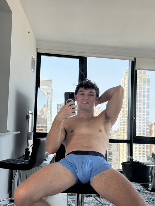Say yes if you’d get between my thighs ? https://t.co/vNAU3nbmbh https://t.co/PzLbg4cSlI